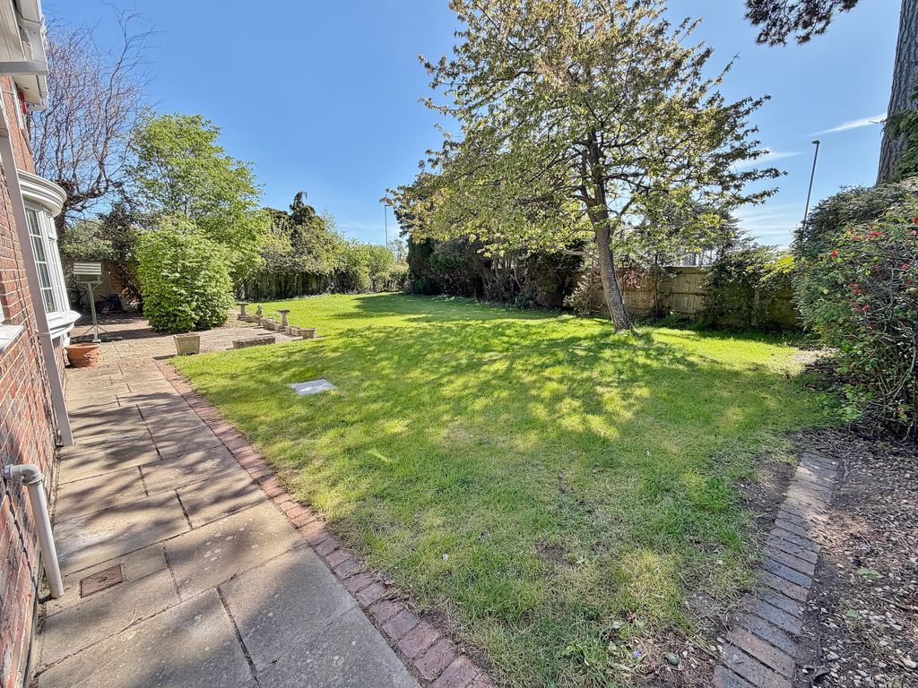 Property photo 2 of 25