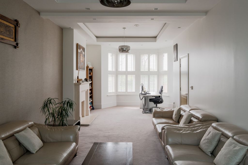 Property photo 3 of 46