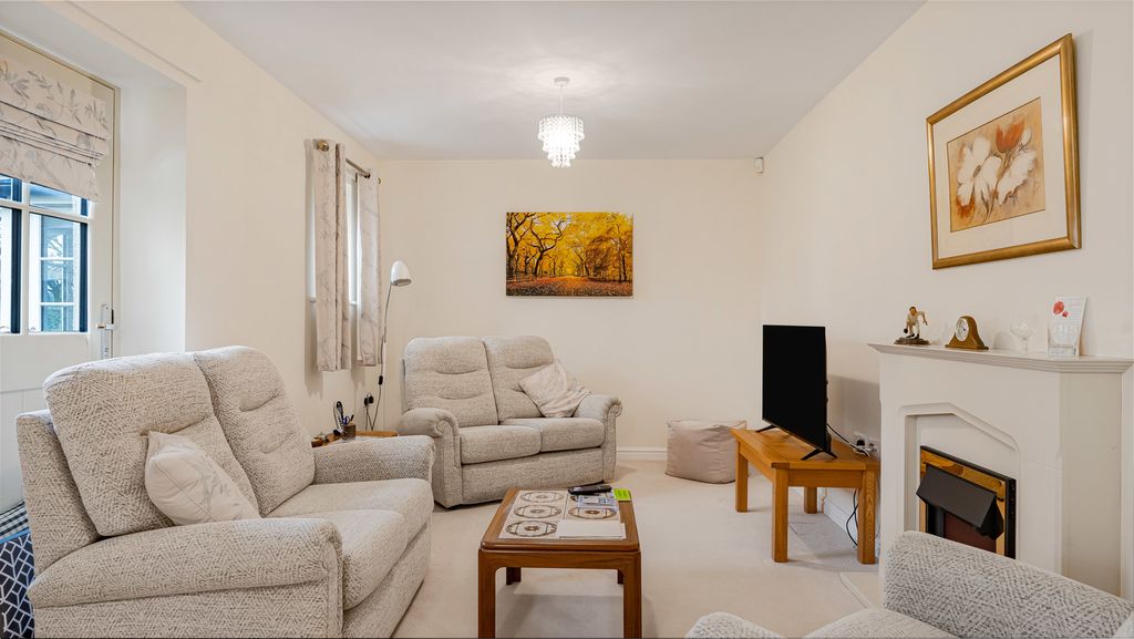 Property photo 3 of 18 Sitting Area