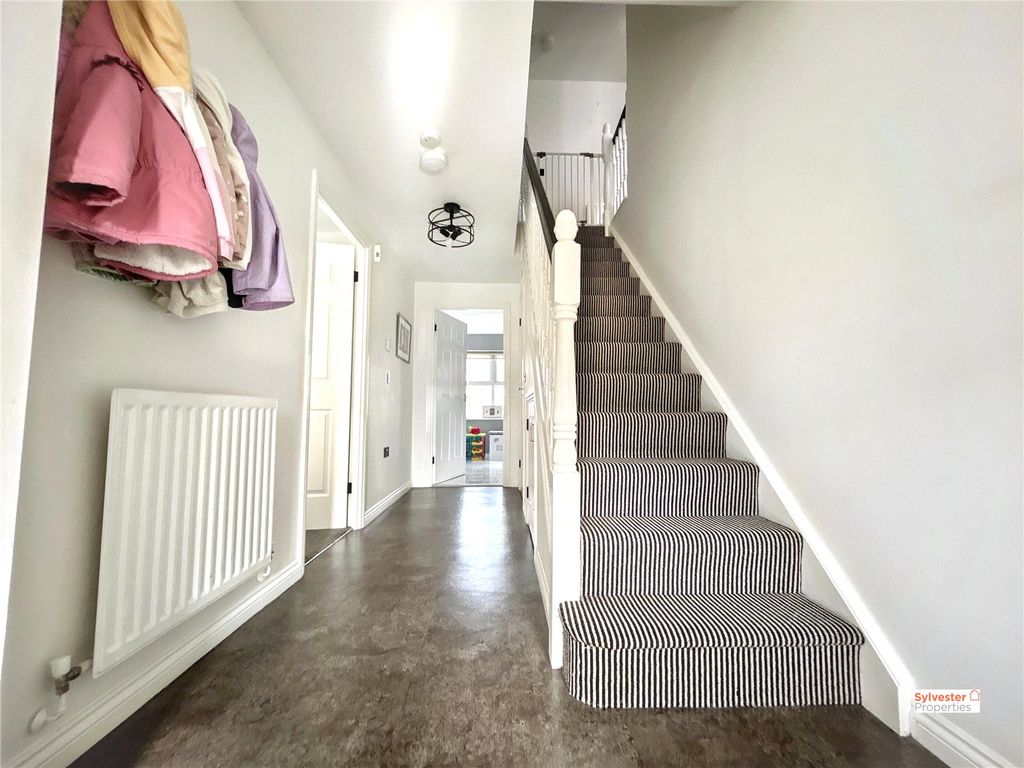 Property photo 2 of 24 Picture No. 13