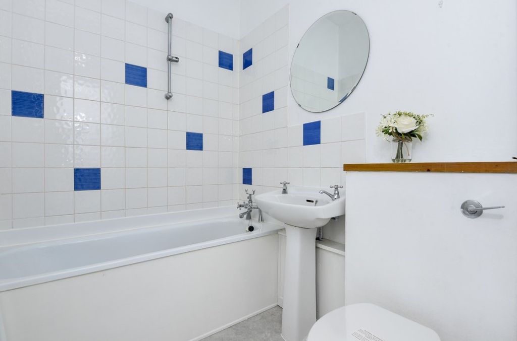 Property photo 3 of 5 Mont - Bath