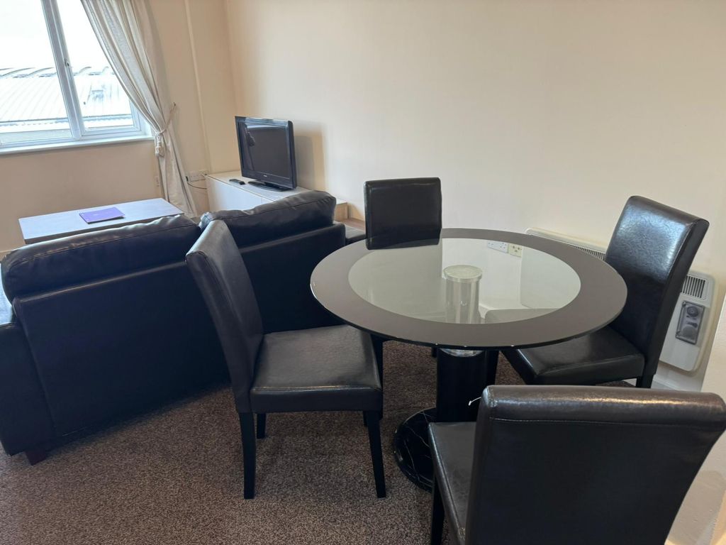 Property photo 3 of 8 Gallery