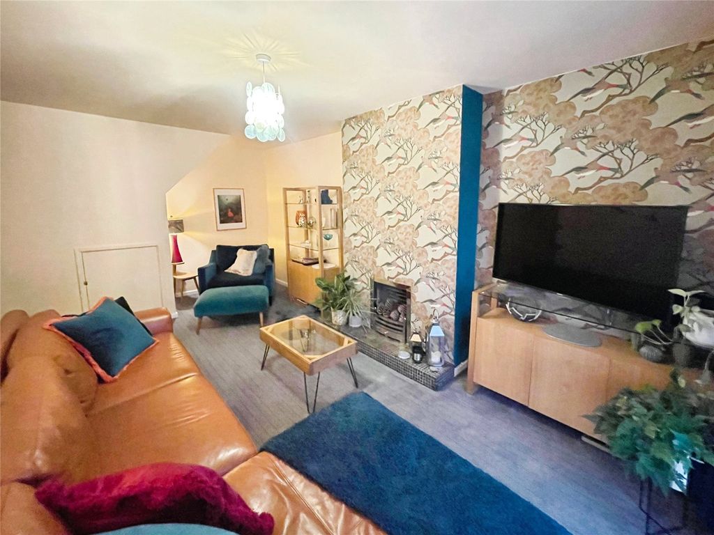 Property photo 2 of 17 Lounge