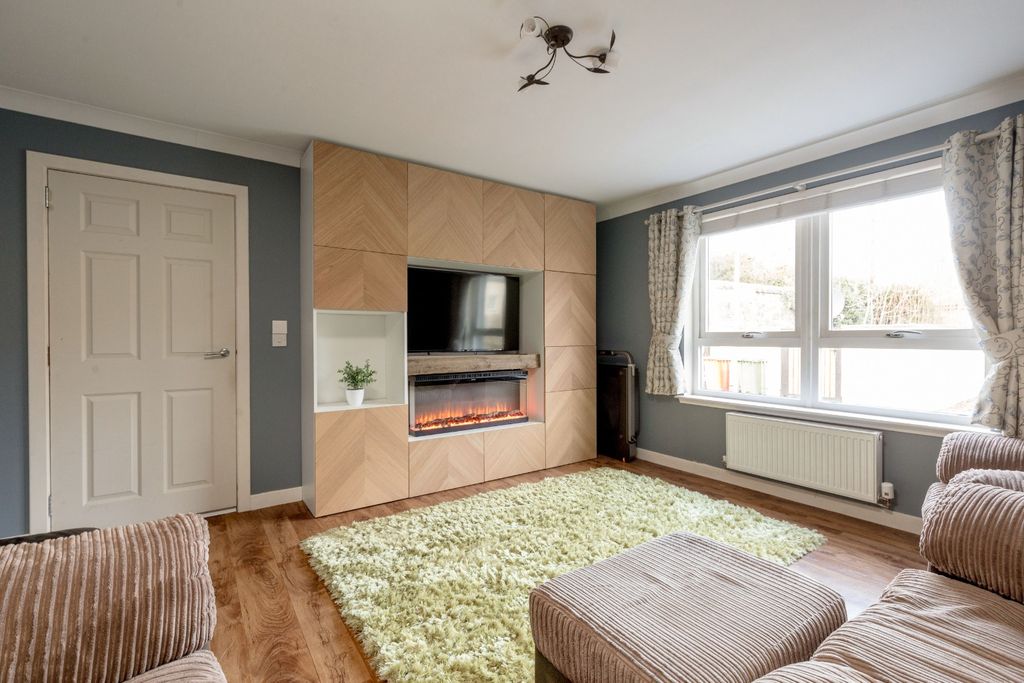 Property photo 3 of 31