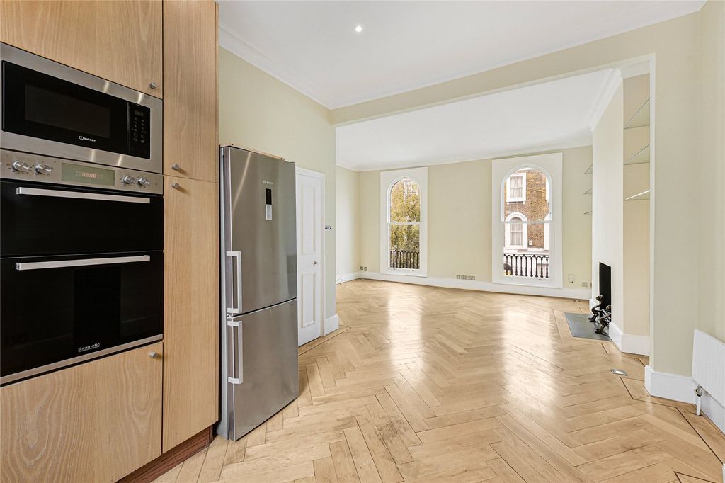 Property photo 3 of 14 Kitchen