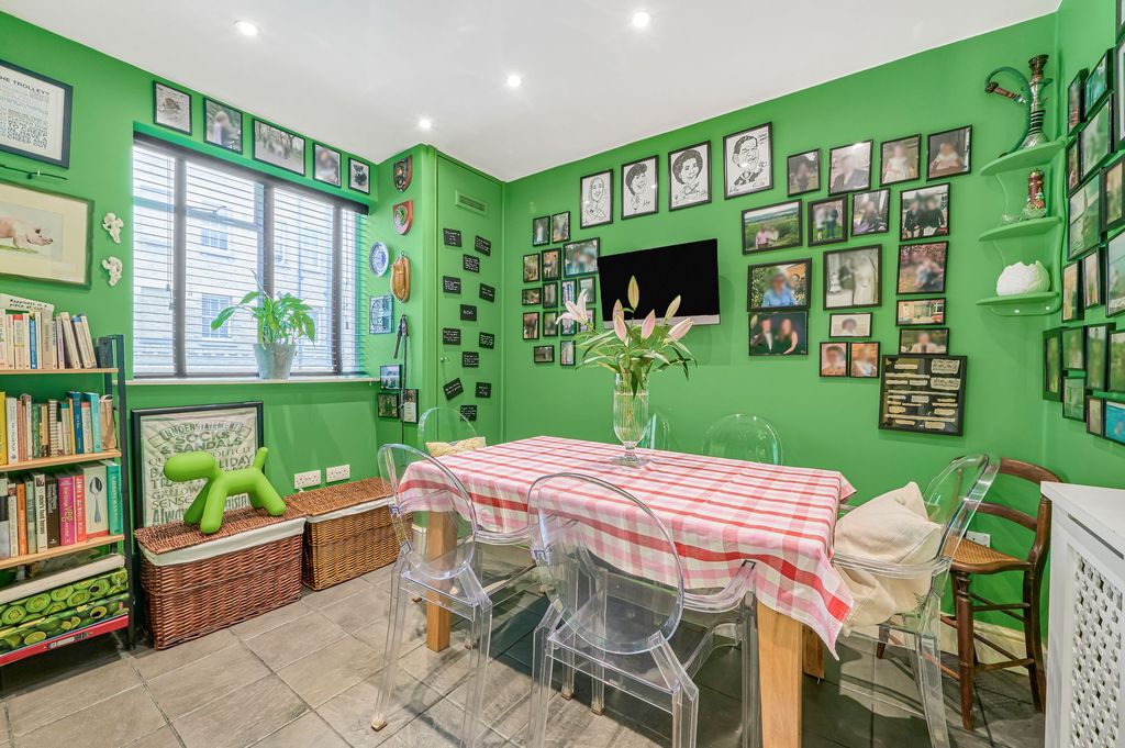 Property photo 2 of 18