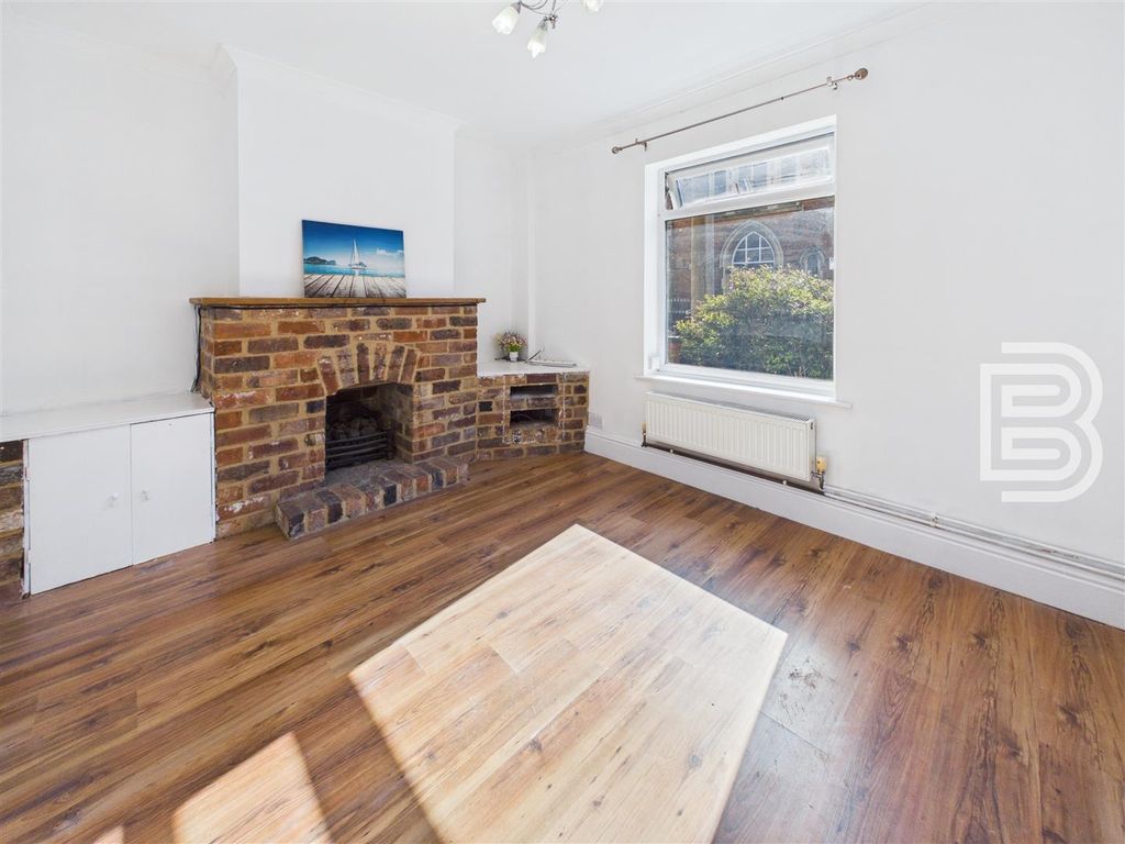 Property photo 3 of 18 Cam03823G0-Pr0137-Still004.Jpg
