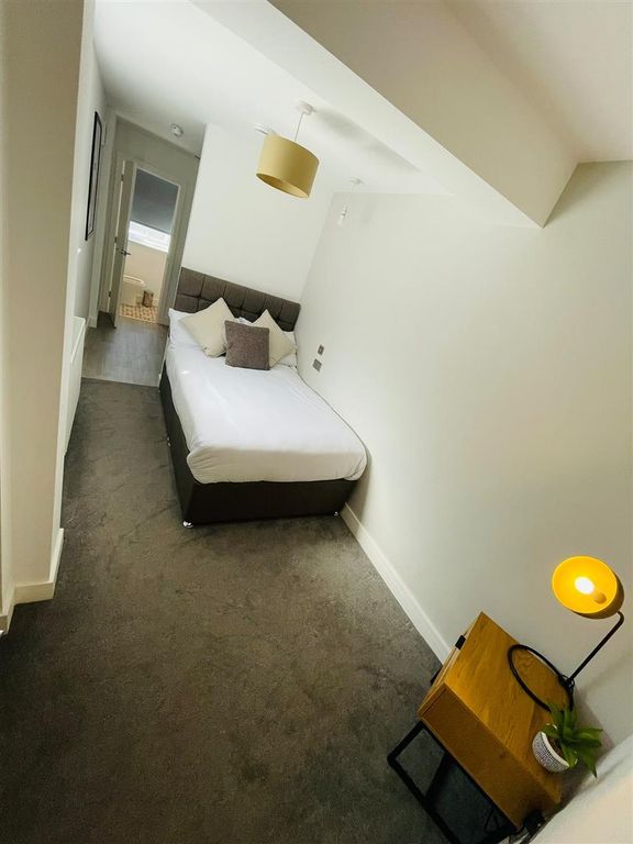 Property photo 3 of 6 Room.Jpg