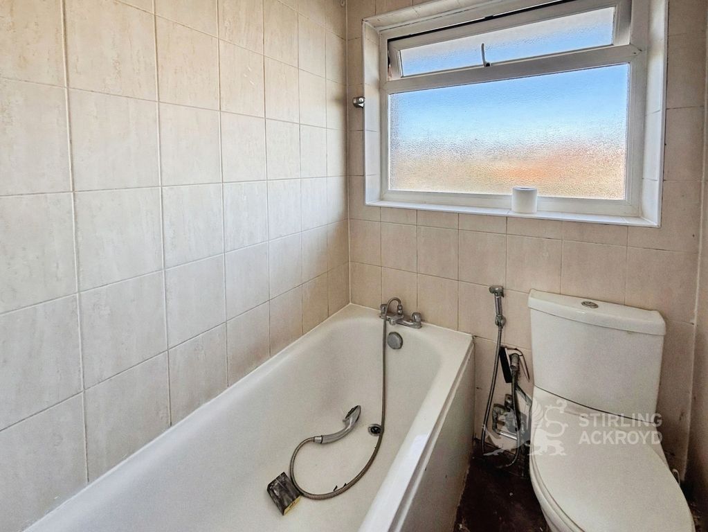 Property photo 2 of 8 Bathroom