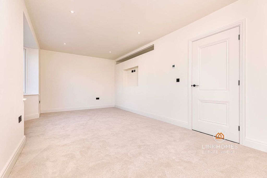 Property photo 3 of 43