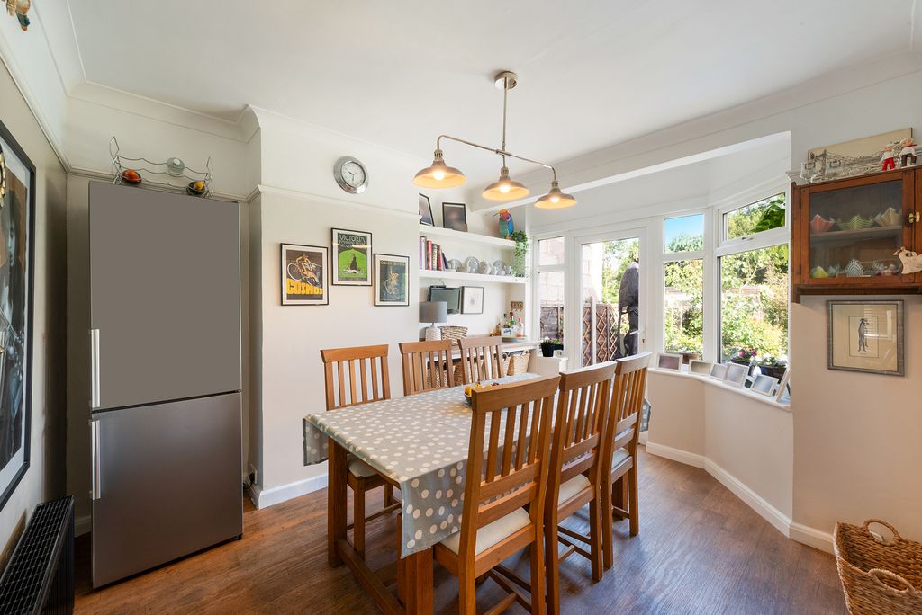 Property photo 3 of 16