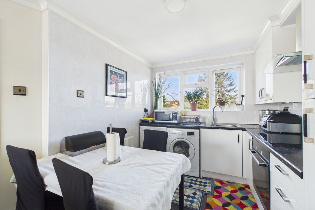 Property photo 3 of 8 Kitchen