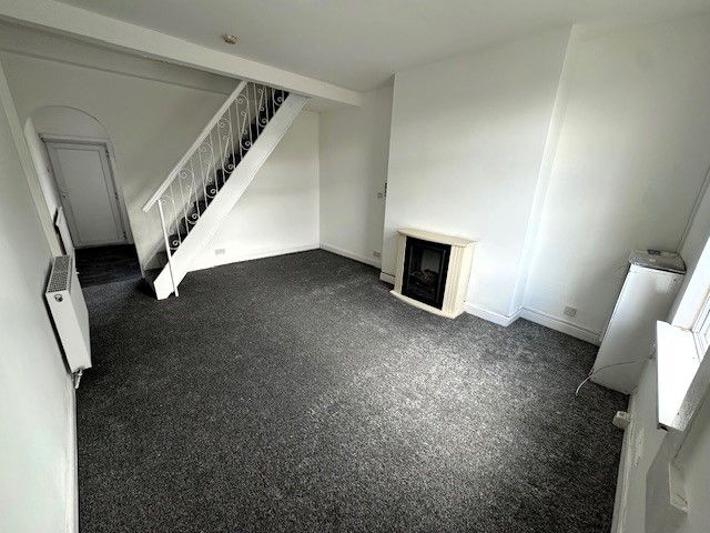 Property photo 2 of 12 Lounge