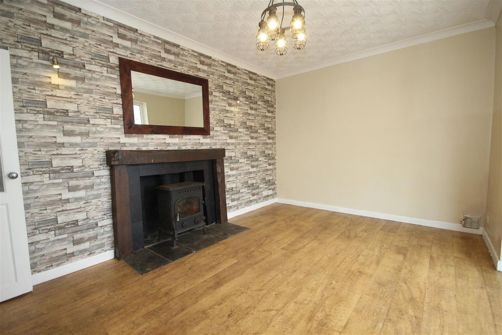 Property photo 3 of 16 Lounge