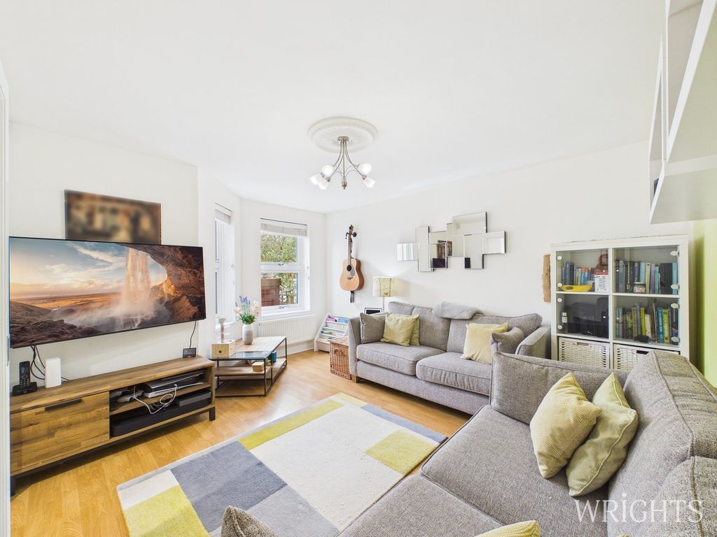 Property photo 2 of 21