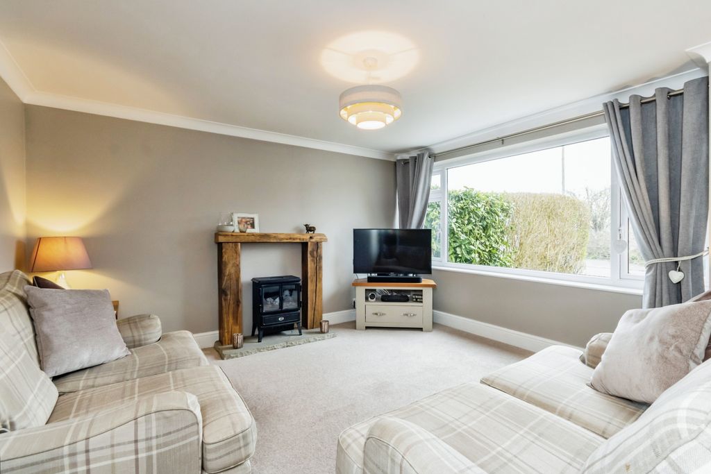 Property photo 3 of 21 Living Room