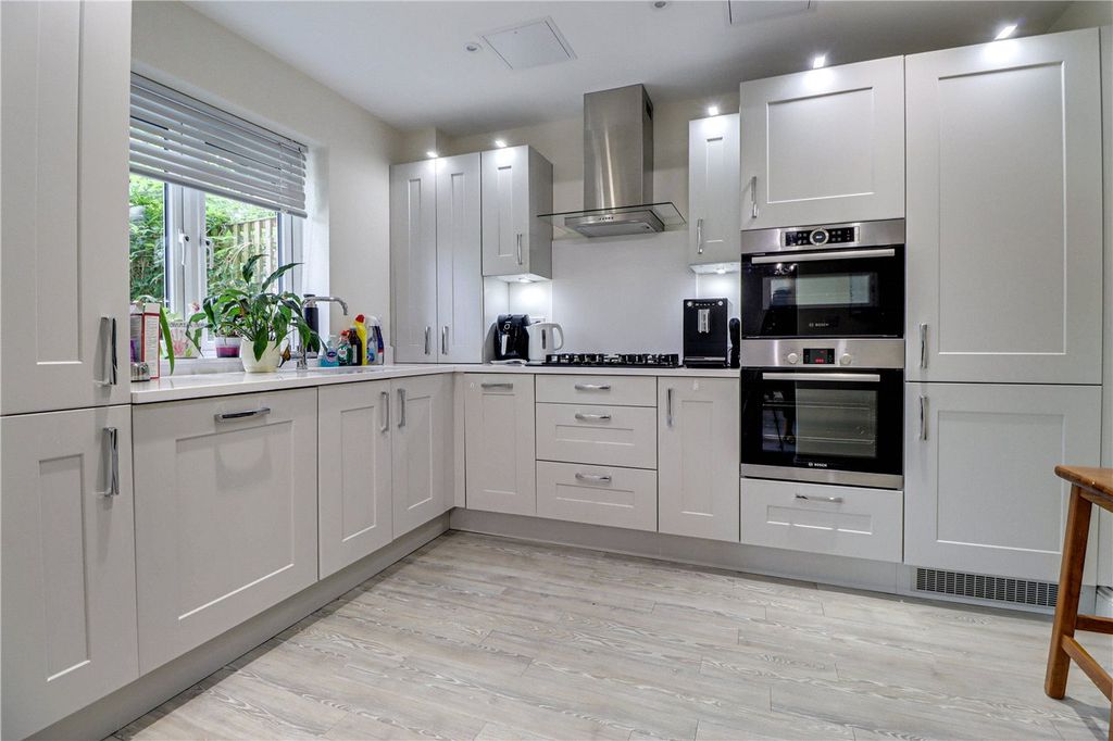 Property photo 3 of 17 Kitchen