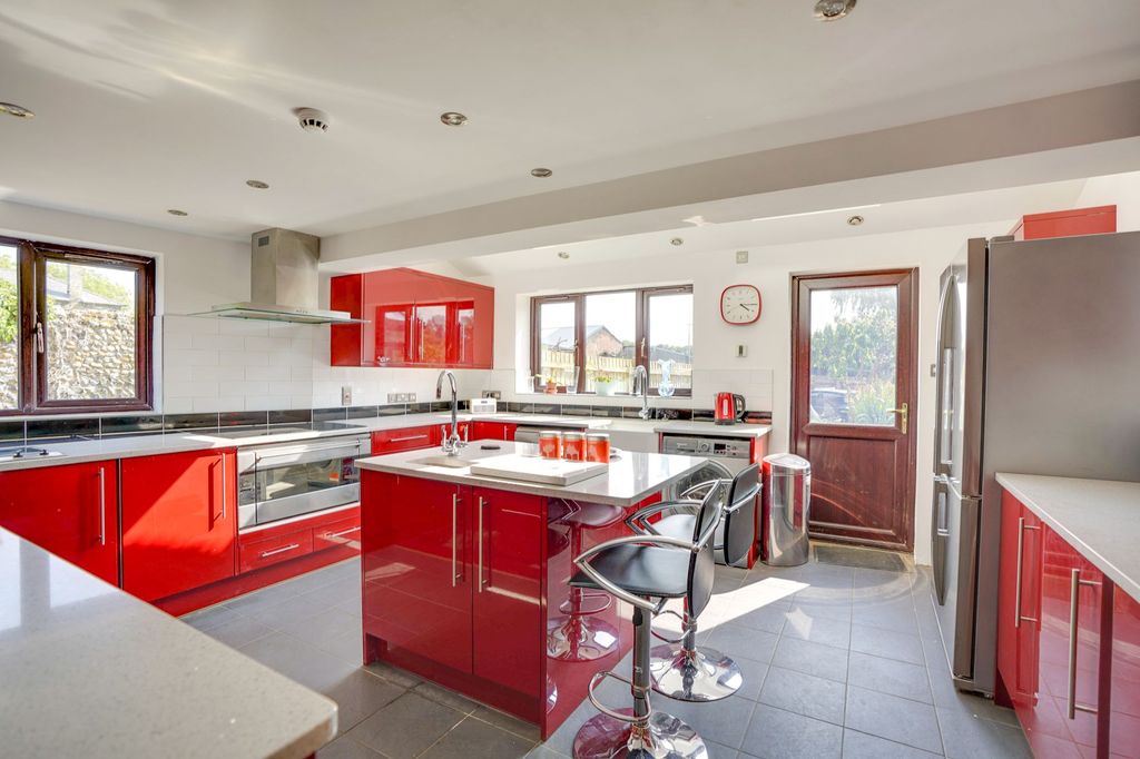 Property photo 3 of 21