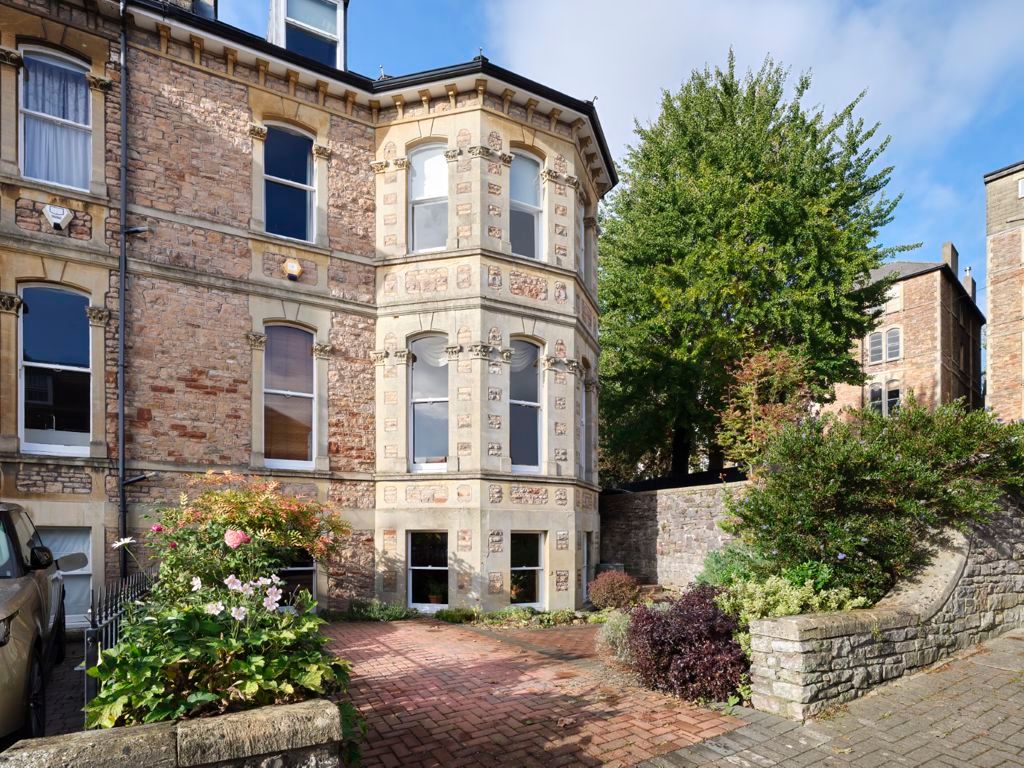 Property photo 1 of 18 External