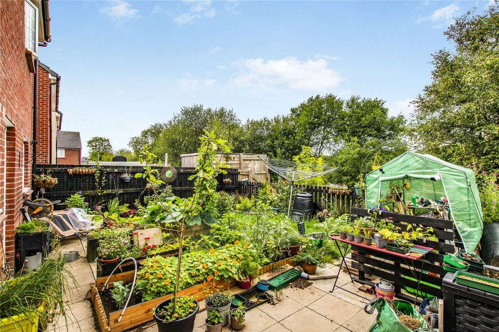 Property photo 2 of 17 Picture No. 30