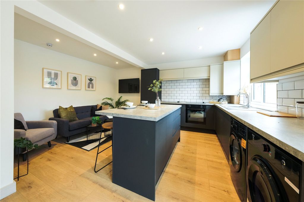 Property photo 2 of 20 Picture No. 11