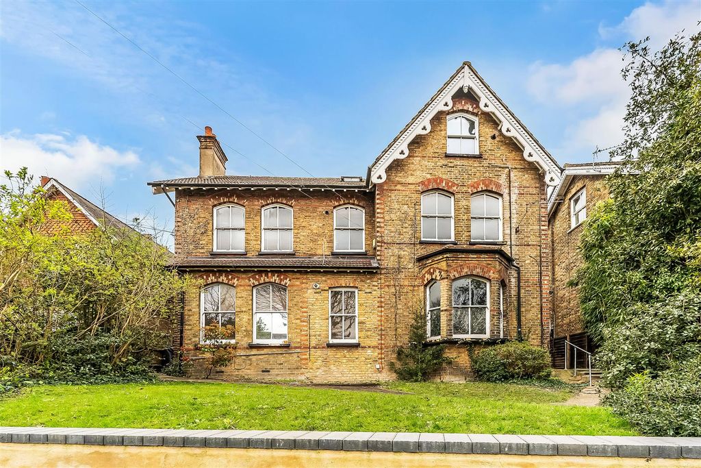 Property photo 1 of 14 F5-2-Park-Hill-Close-15.Jpg