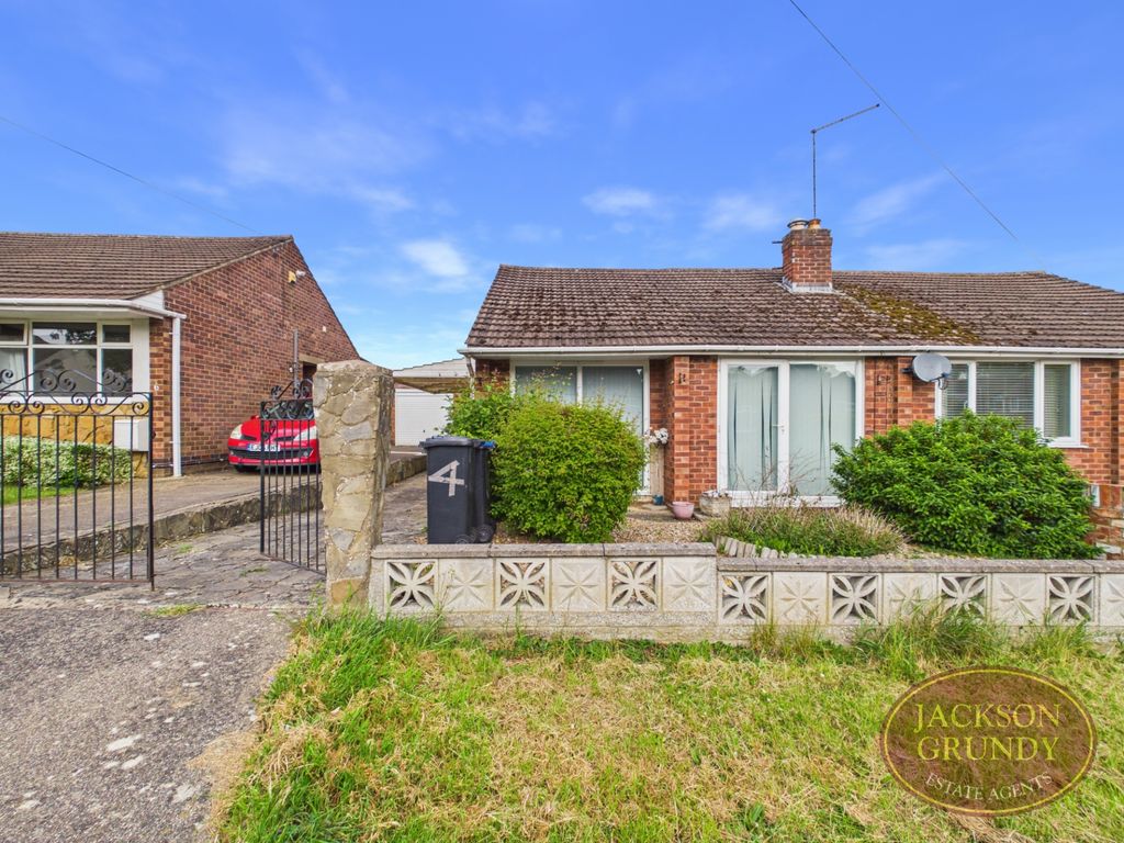 Property photo 1 of 8 4 Mendip Road