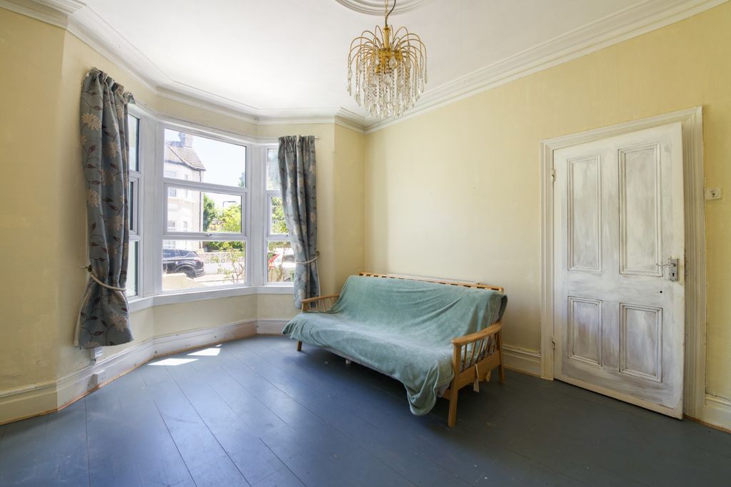 Property photo 2 of 25 5245651