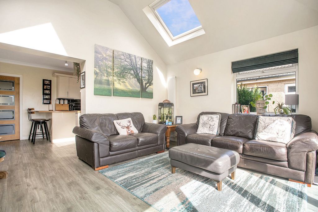 Property photo 3 of 27