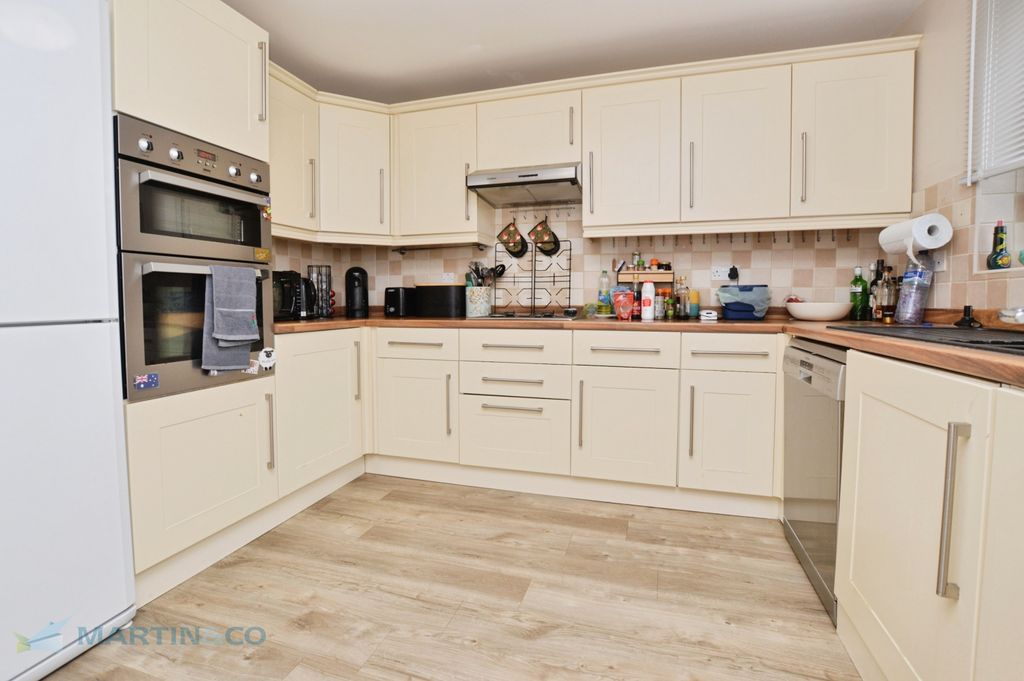 Property photo 3 of 13 c1A2Bc01-Kitchen