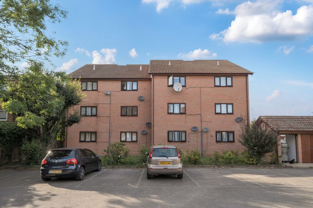Property photo 1 of 13 1334925-13-689397...