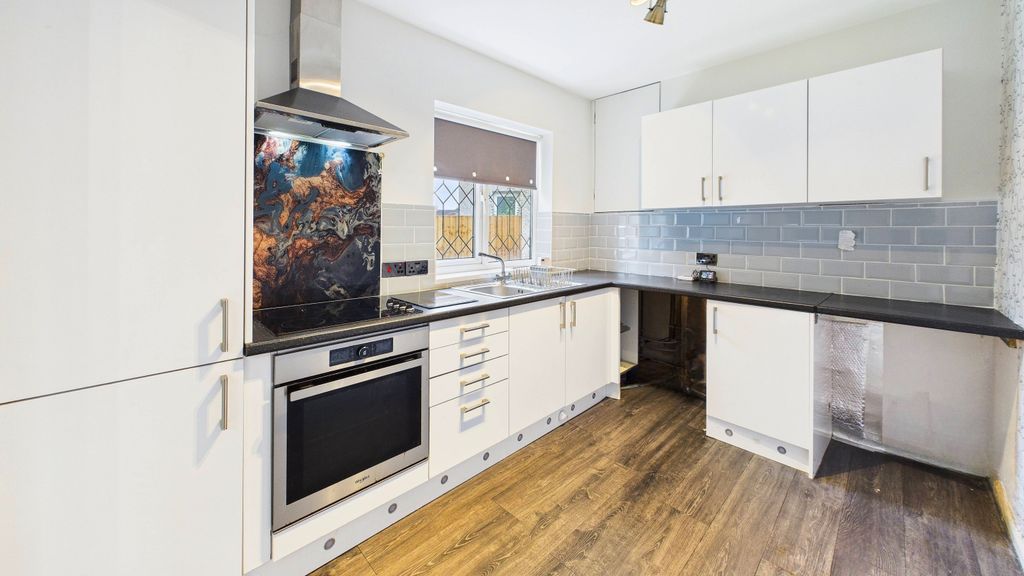 Property photo 2 of 14 Cam02351G0-Pr0097-Still012