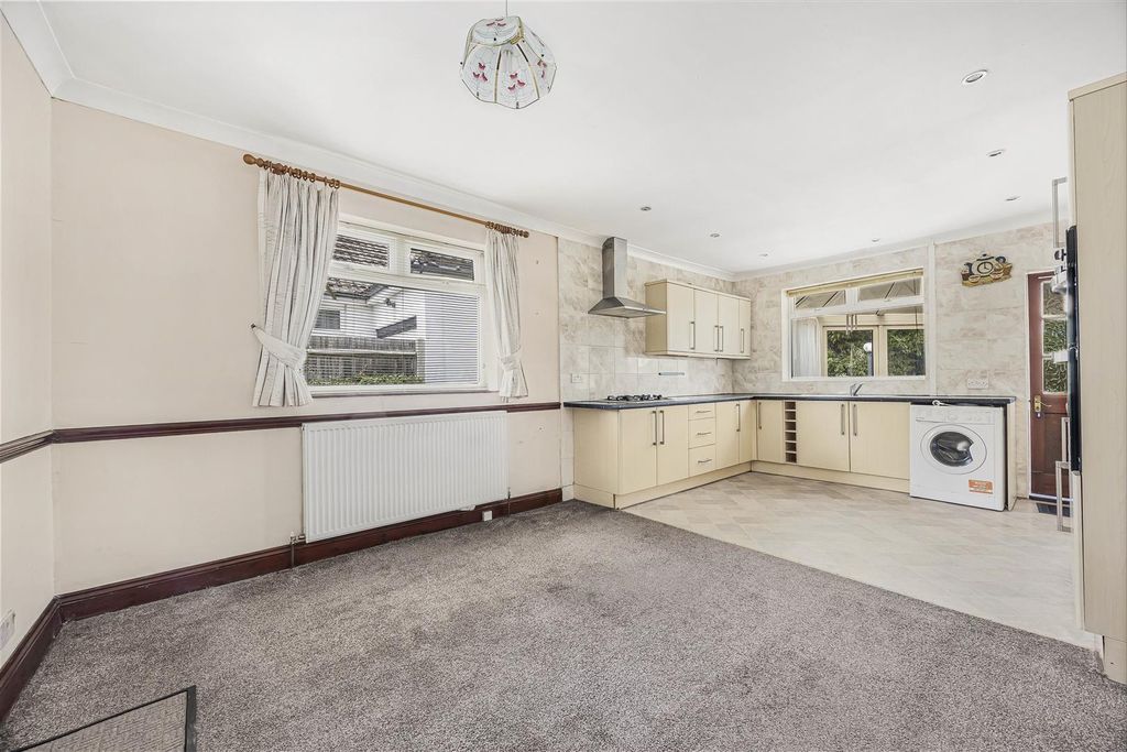 Property photo 3 of 29
