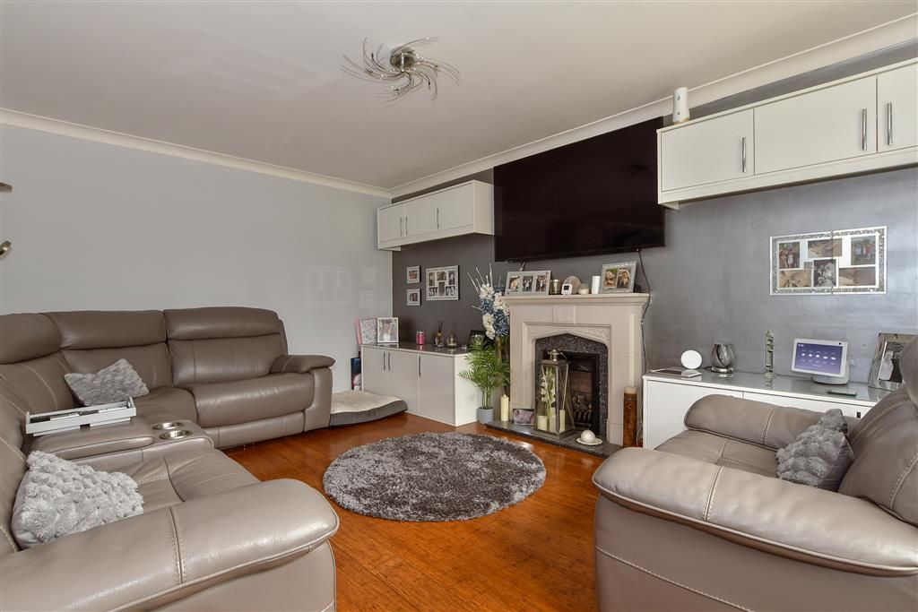 Property photo 1 of 21 Lounge