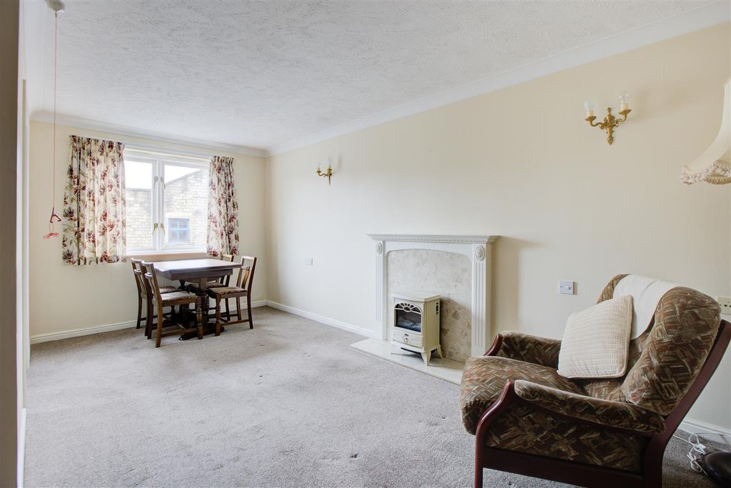 Property photo 2 of 11