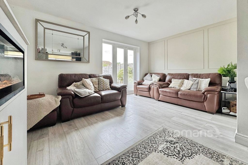 Property photo 3 of 11 Pbox-Img.Jpg