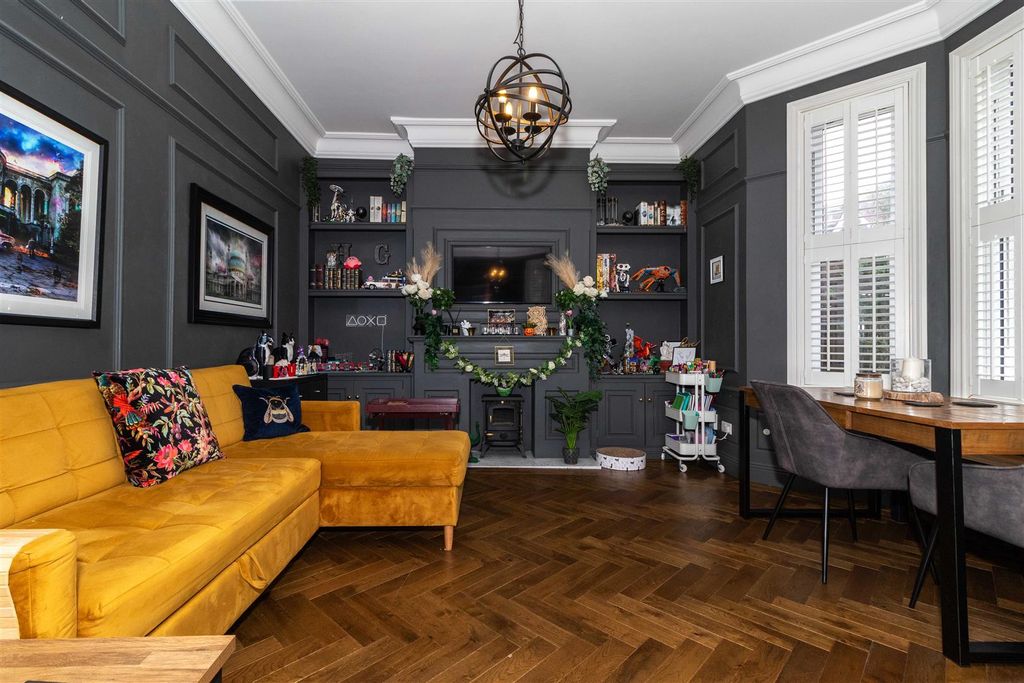 Property photo 2 of 23 Bryon-05.Jpg