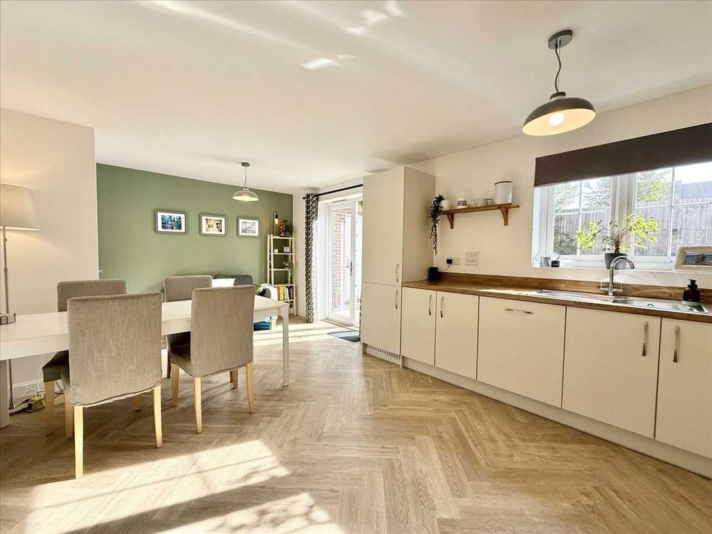 Property photo 3 of 27 Kitchen Diner