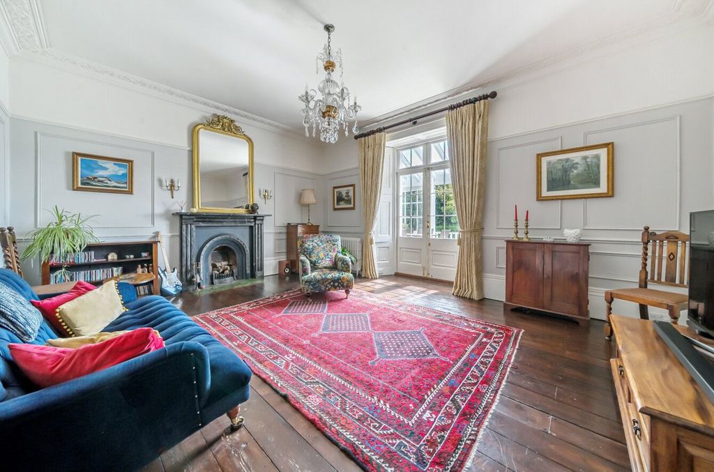 Property photo 3 of 16 Sitting Room