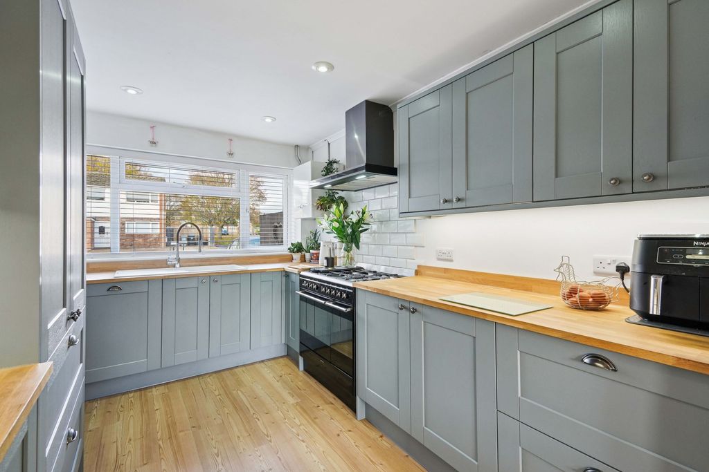 Property photo 3 of 15 Kitchen