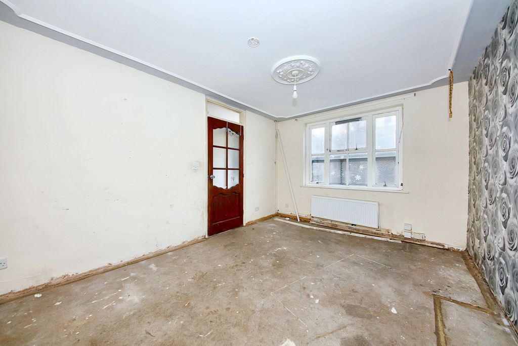 Property photo 3 of 17 43 Bunkers Hill Lane, Bilston, Wv14 6Jp