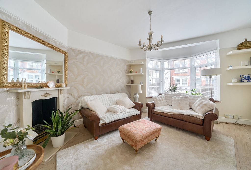 Property photo 2 of 23 1409388-10-698B33...