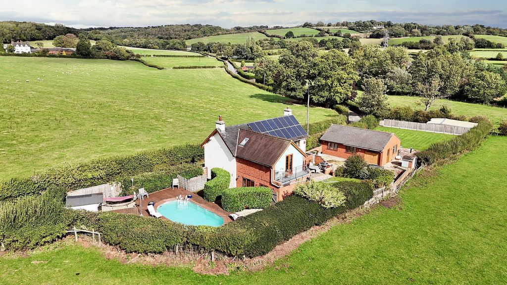 Property photo 2 of 32