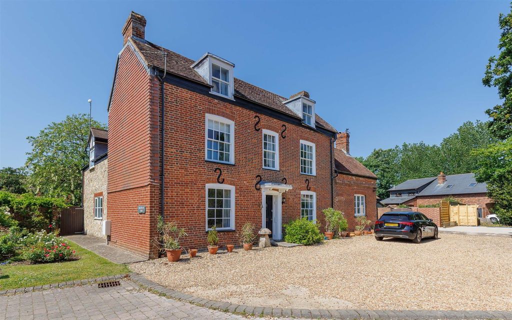 Property photo 1 of 32 Broadfields Farm