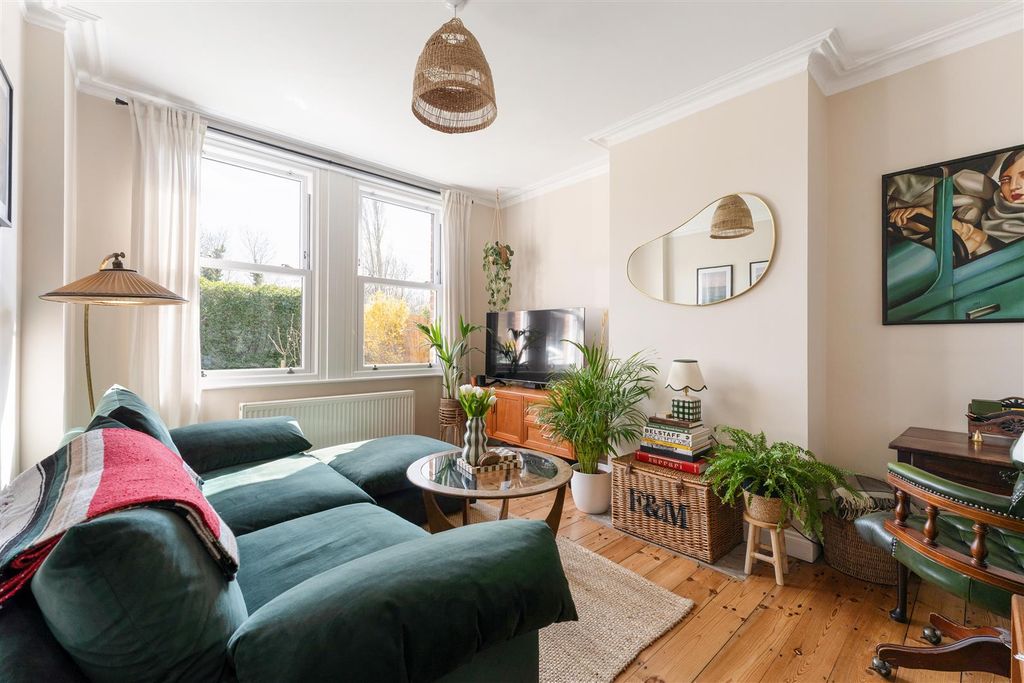 Property photo 2 of 42 Warner Road, E17