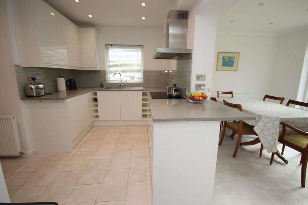 Property photo 3 of 17 Kitchen