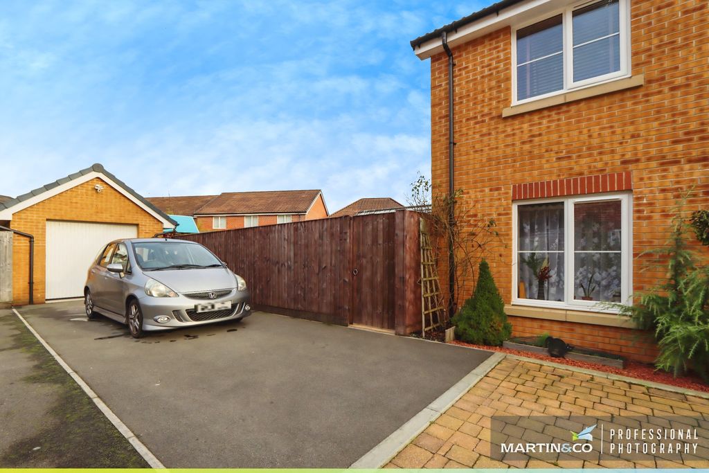 Property photo 2 of 30