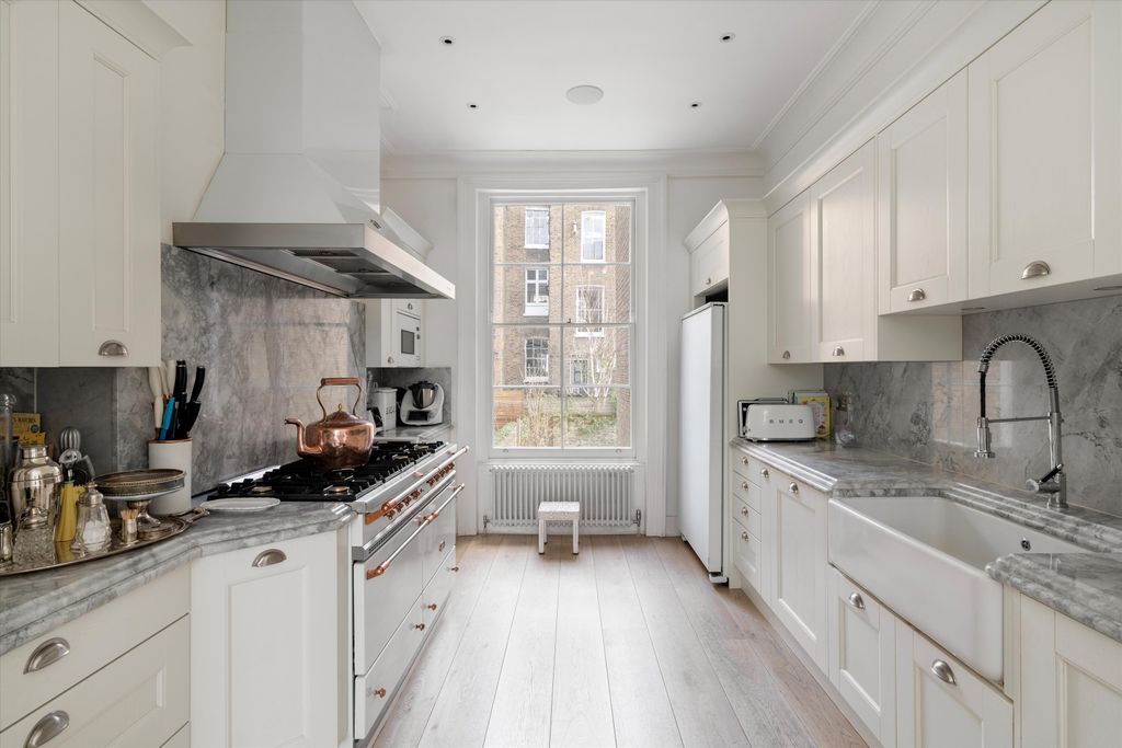 Property photo 3 of 17 Image