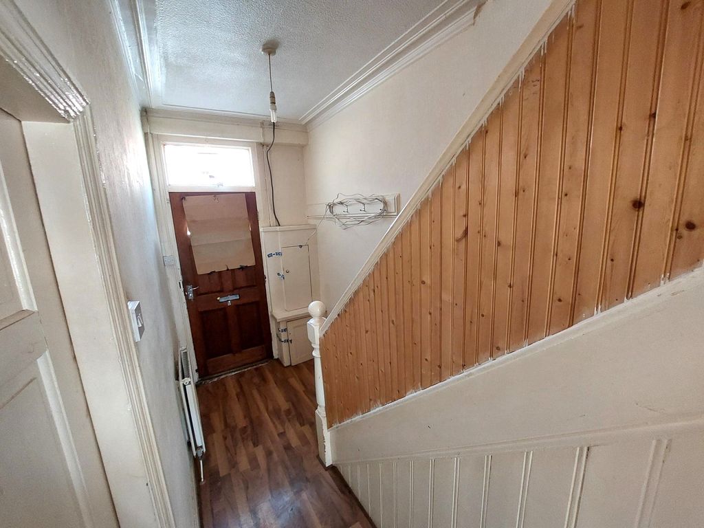 Property photo 2 of 11 15lg6