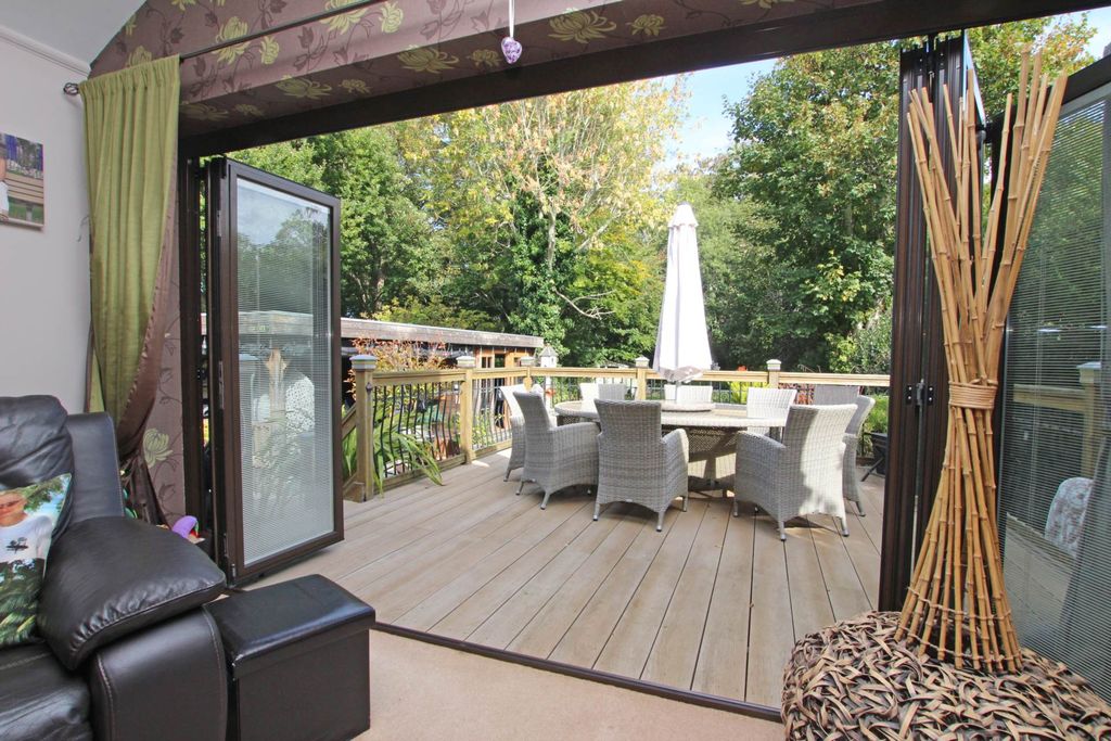 Property photo 2 of 32